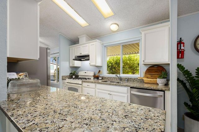 73450 Country Club Drive 33, Palm Desert, CA 92260