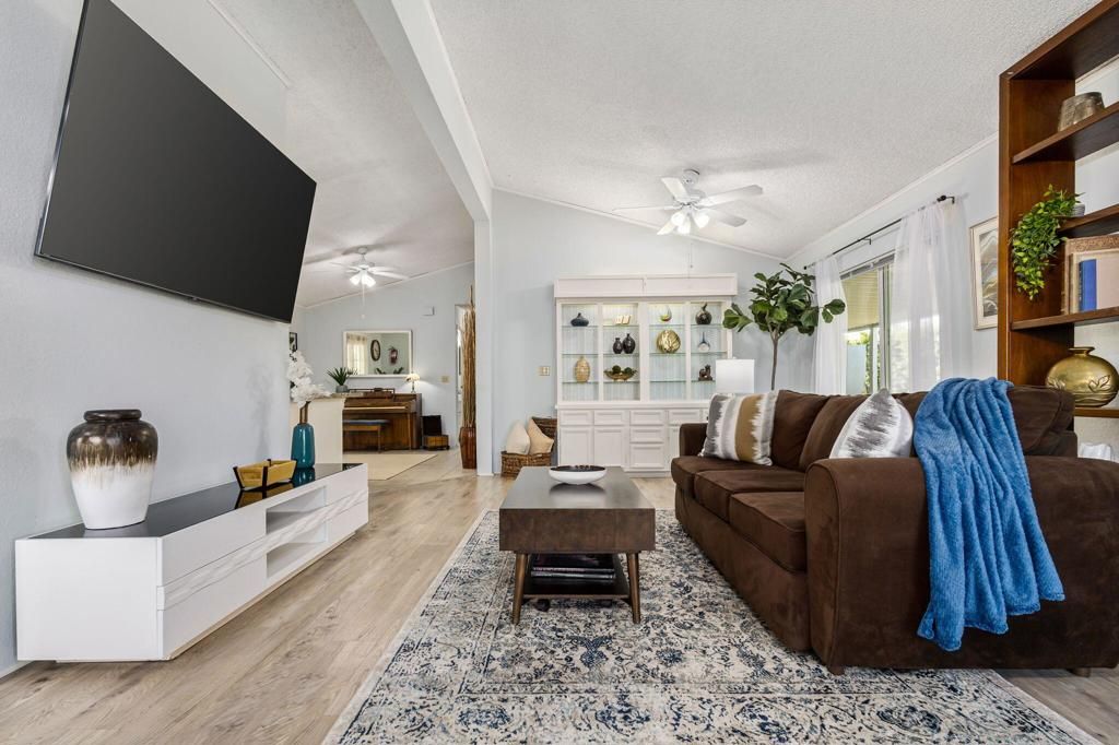 73450 Country Club Drive 33, Palm Desert, CA 92260