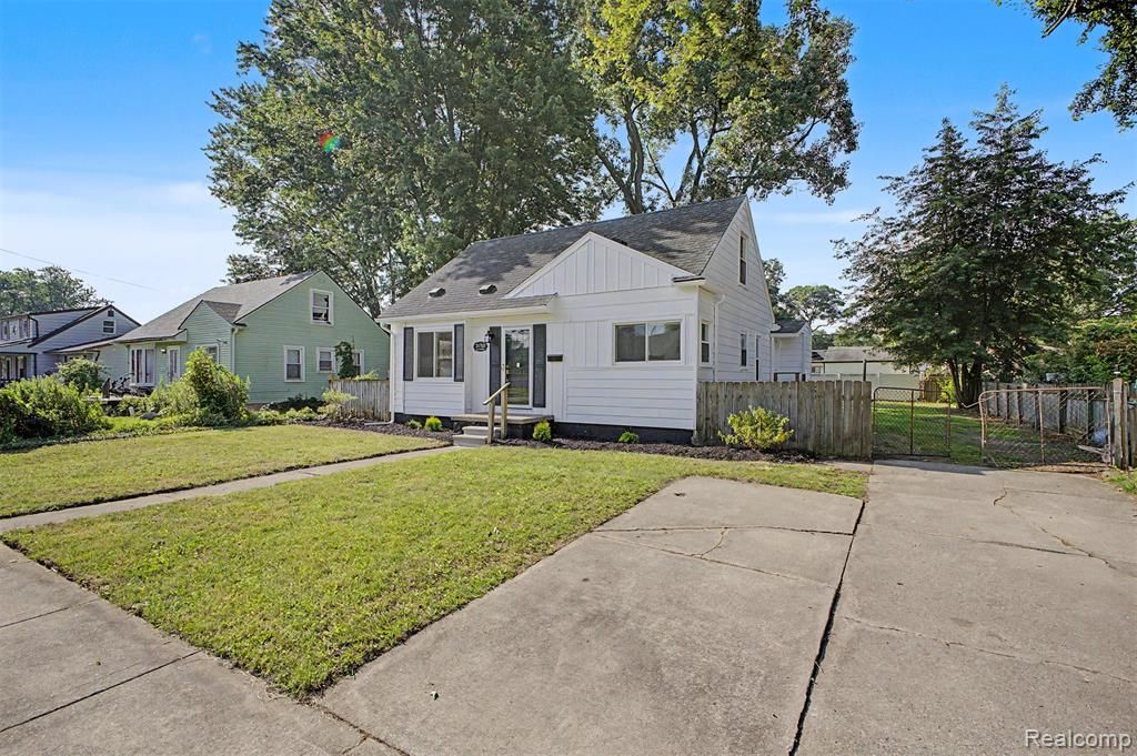 31765 Brown Street, Garden City, MI 48135