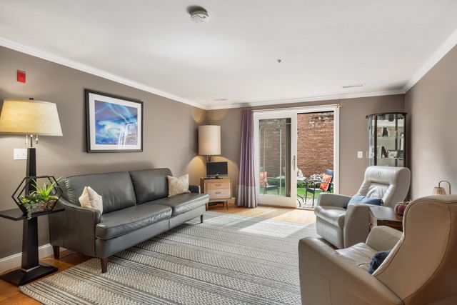 558 E Merrimack St 34, Lowell, MA 01852