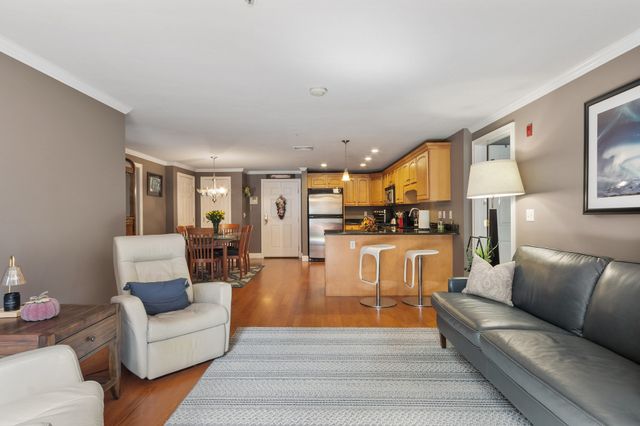 558 E Merrimack St 34, Lowell, MA 01852