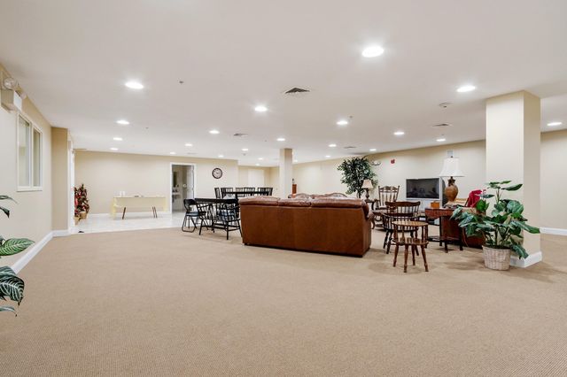 558 E Merrimack St 34, Lowell, MA 01852