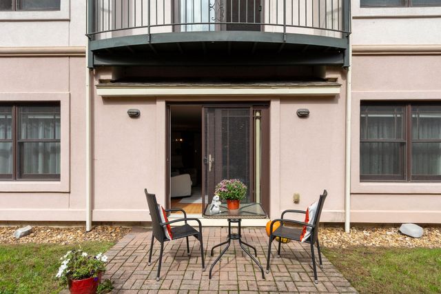 558 E Merrimack St 34, Lowell, MA 01852