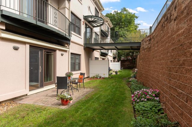558 E Merrimack St 34, Lowell, MA 01852