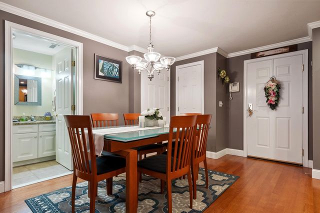 558 E Merrimack St 34, Lowell, MA 01852
