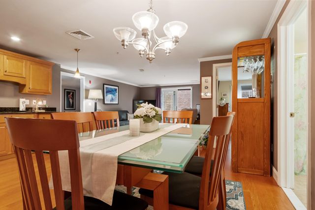 558 E Merrimack St 34, Lowell, MA 01852