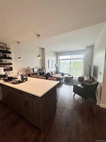 1215 Broadway 306, Astoria, NY 11106