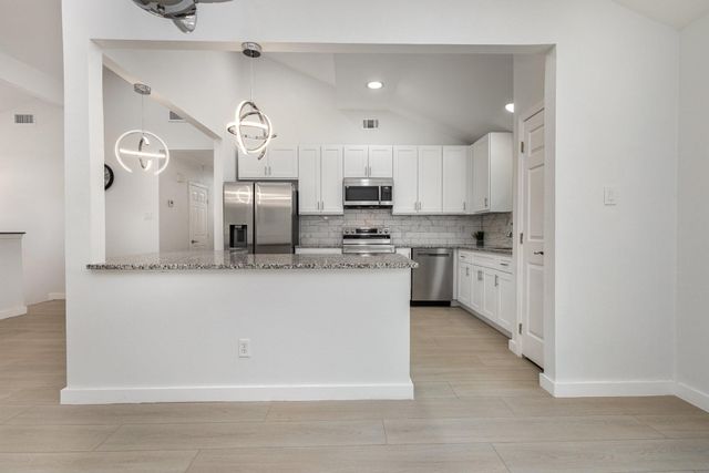707 W Red Bird Lane, Dallas, TX 75232