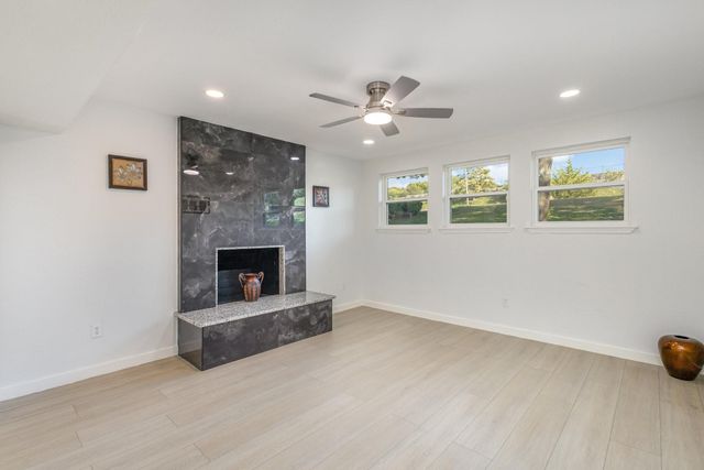 707 W Red Bird Lane, Dallas, TX 75232