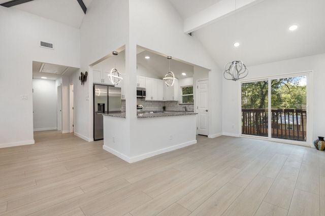 707 W Red Bird Lane, Dallas, TX 75232
