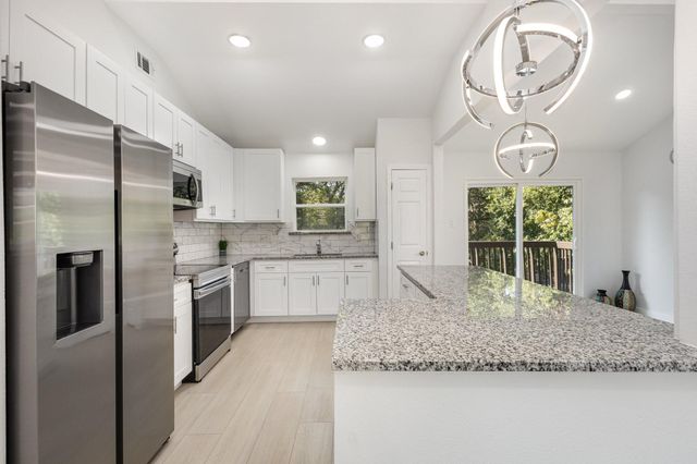 707 W Red Bird Lane, Dallas, TX 75232