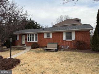 11 SCOTLAND ROAD, Chambersburg, PA 17201