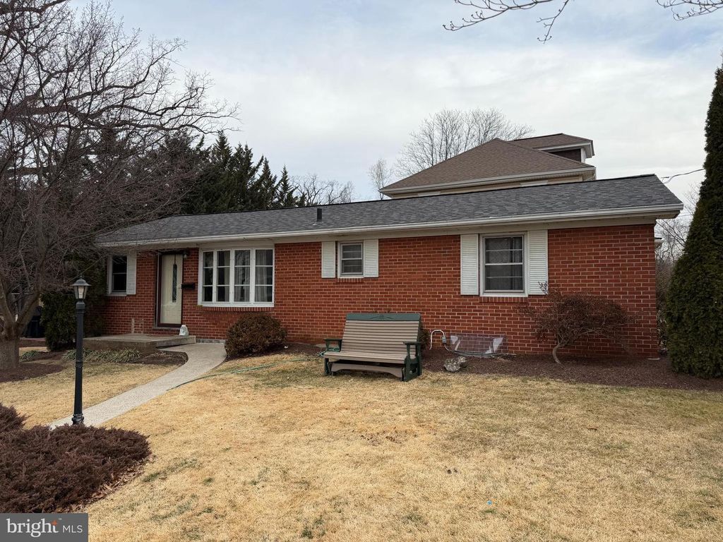 11 SCOTLAND ROAD, Chambersburg, PA 17201