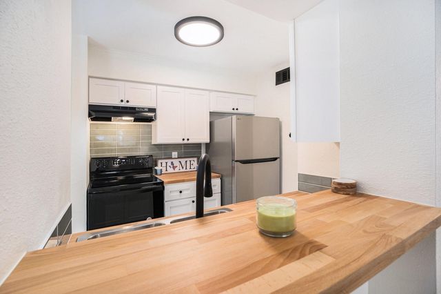 3300 Pebblebrook Drive 33, Seabrook, TX 77586