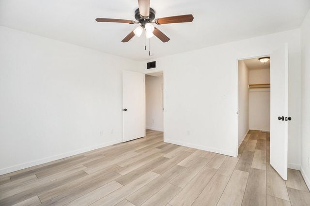 3300 Pebblebrook Drive 33, Seabrook, TX 77586