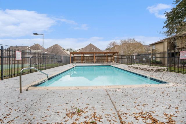 3300 Pebblebrook Drive 33, Seabrook, TX 77586