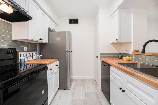 3300 Pebblebrook Drive 33, Seabrook, TX 77586