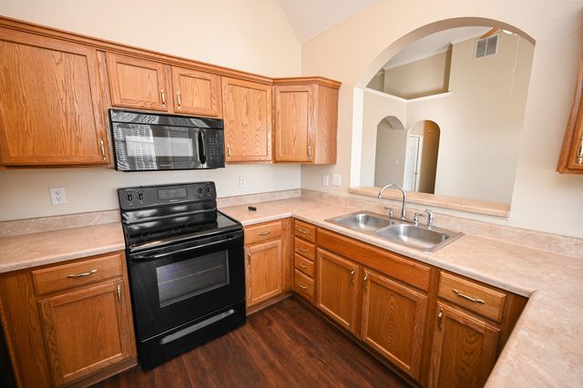 1616 SAWMILL CREEK LN, Cordova, TN 38016