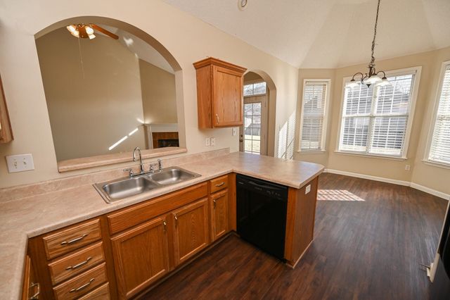 1616 SAWMILL CREEK LN, Cordova, TN 38016