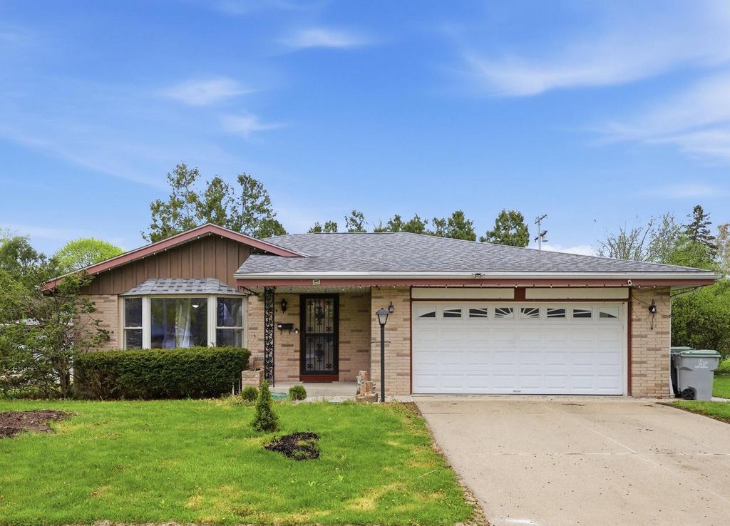 8324 Denver AVENUE, Milwaukee, WI 53223
