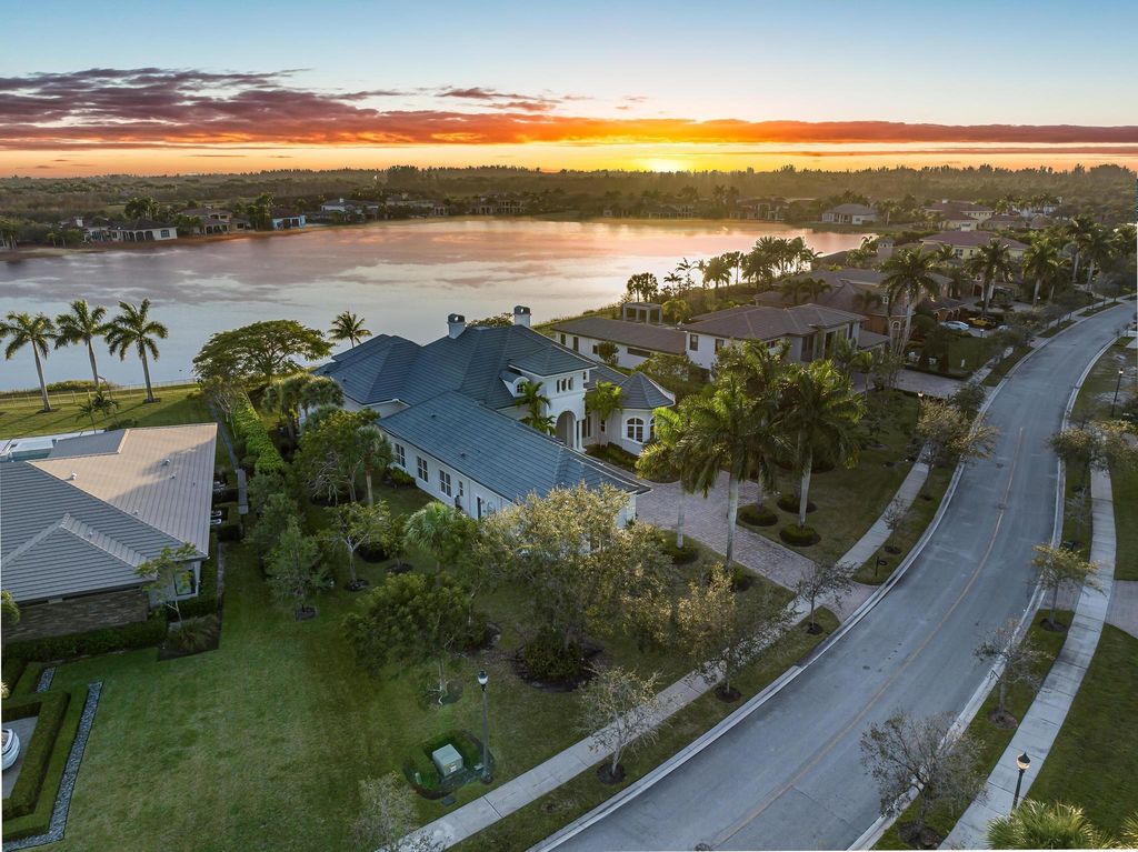 3111 Lake Ridge Ln, Weston, FL 33332