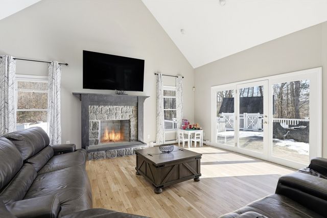 85 Cedar Crest Dr, Bridgewater, MA 02324