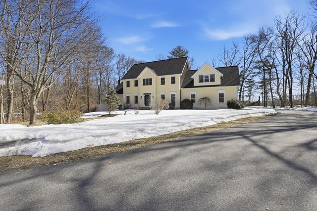 85 Cedar Crest Dr, Bridgewater, MA 02324