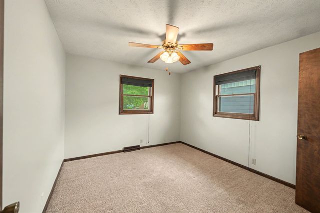 800 Manchester Rd, Salina, KS 67401