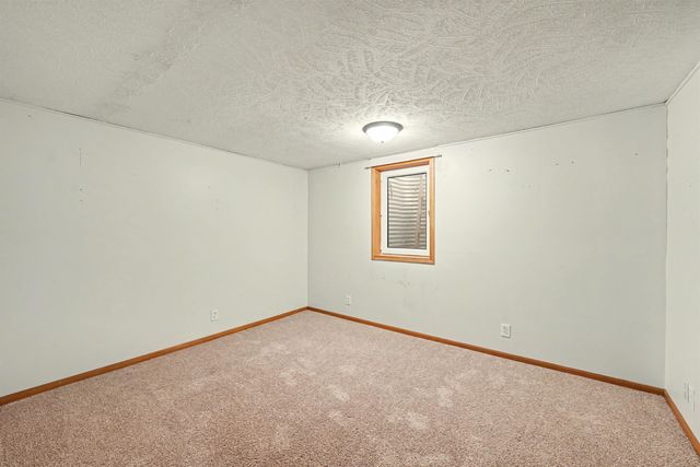 800 Manchester Rd, Salina, KS 67401