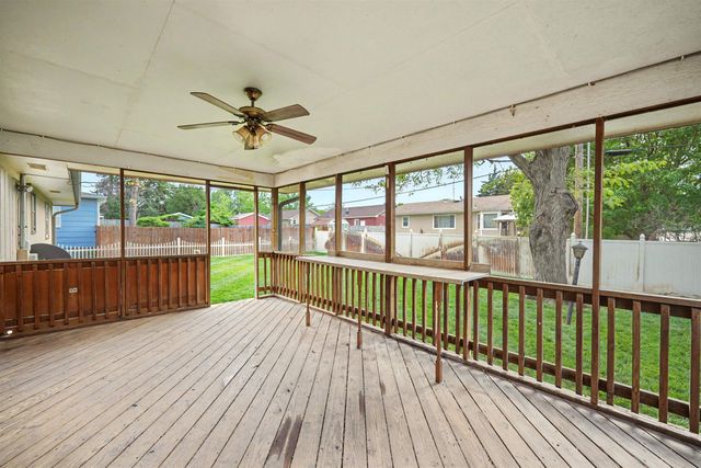800 Manchester Rd, Salina, KS 67401
