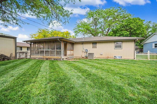 800 Manchester Rd, Salina, KS 67401