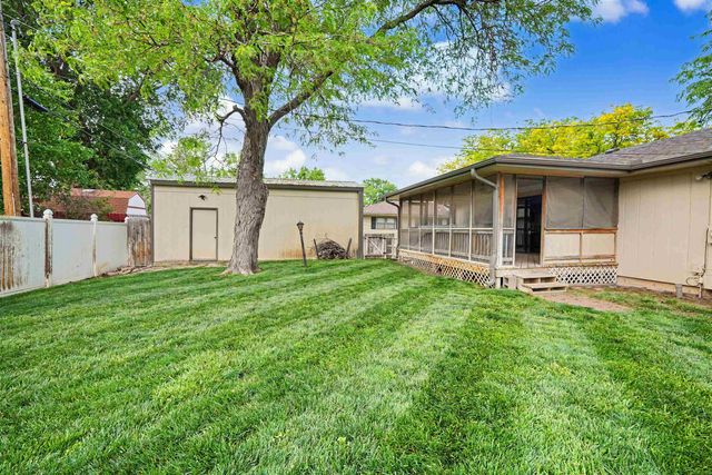800 Manchester Rd, Salina, KS 67401
