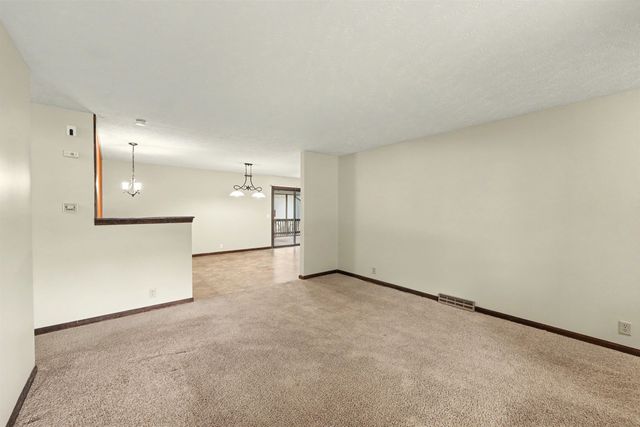 800 Manchester Rd, Salina, KS 67401