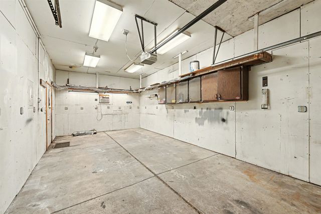 800 Manchester Rd, Salina, KS 67401