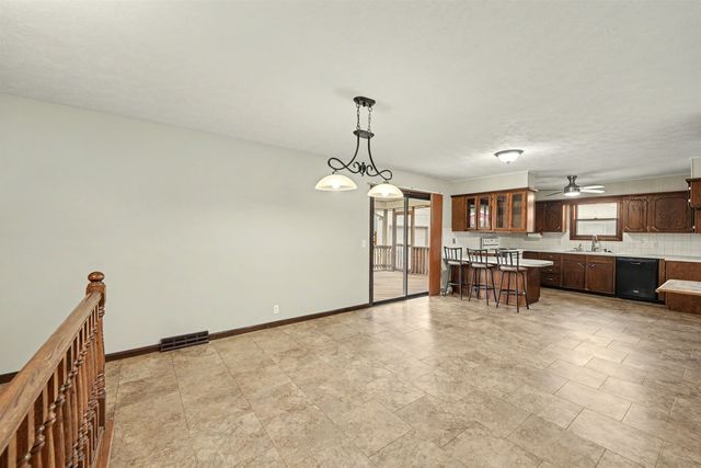 800 Manchester Rd, Salina, KS 67401