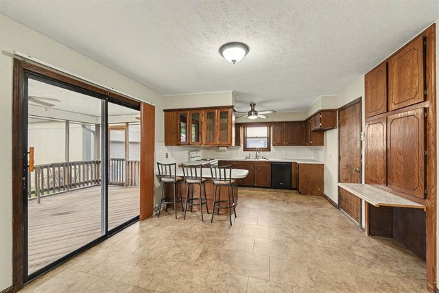 800 Manchester Rd, Salina, KS 67401