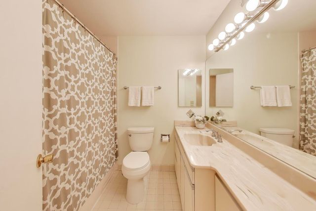 9010 Samoset Trail, Skokie, IL 60076