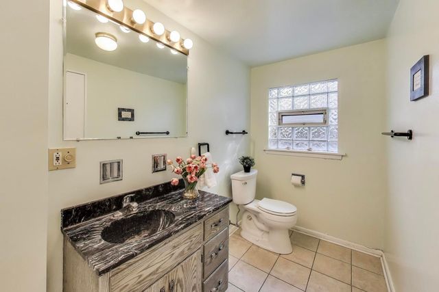 9010 Samoset Trail, Skokie, IL 60076
