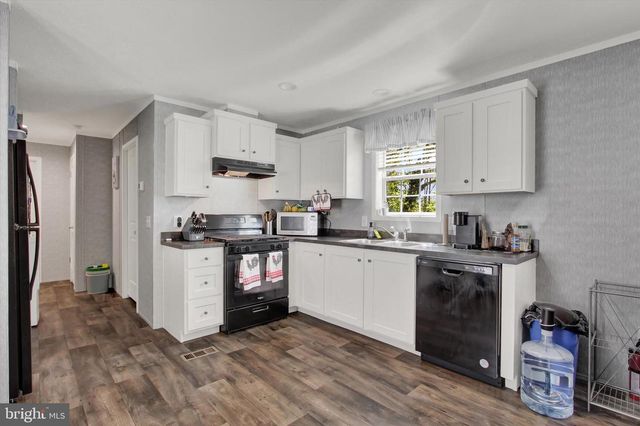 12 MOBILE DR, Thomasville, PA 17364