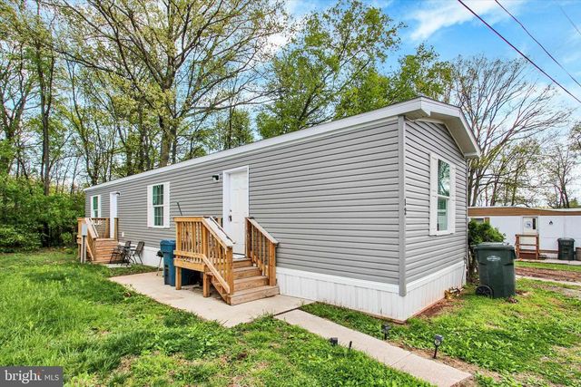 12 MOBILE DR, Thomasville, PA 17364