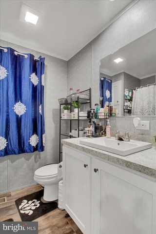12 MOBILE DR, Thomasville, PA 17364