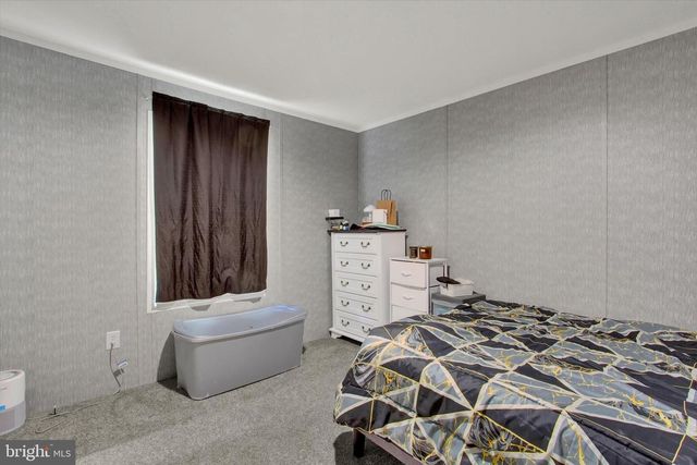 12 MOBILE DR, Thomasville, PA 17364