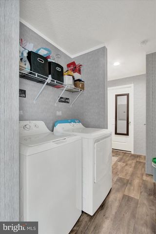 12 MOBILE DR, Thomasville, PA 17364