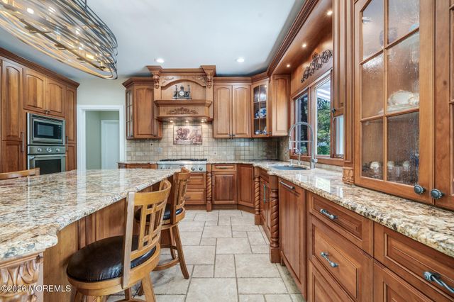 3 Whistler Way, Marlboro, NJ 07746