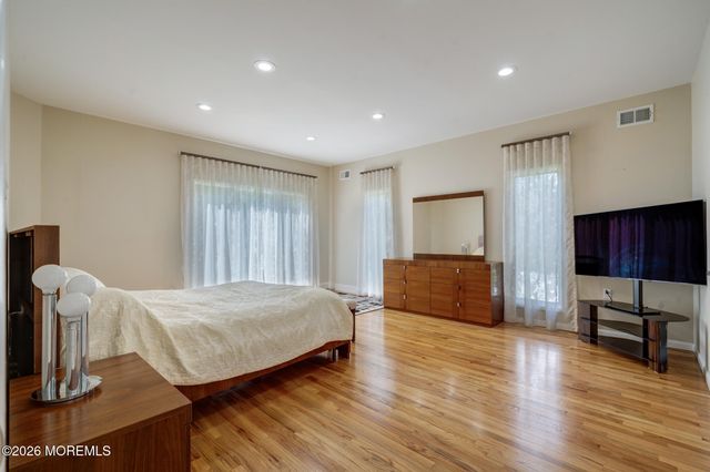 3 Whistler Way, Marlboro, NJ 07746