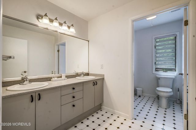 3 Whistler Way, Marlboro, NJ 07746