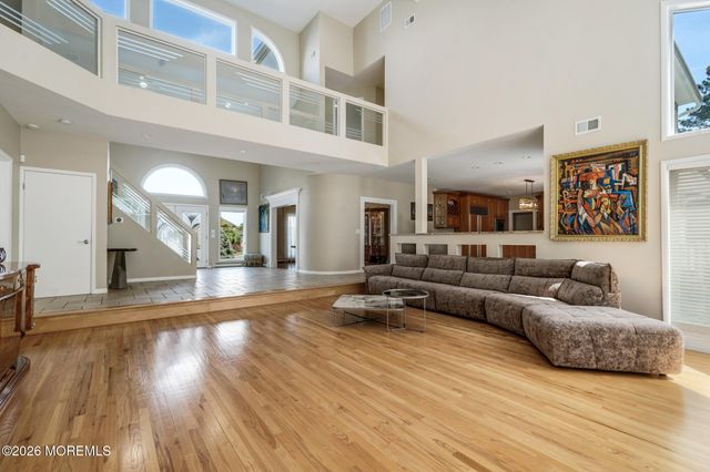 3 Whistler Way, Marlboro, NJ 07746
