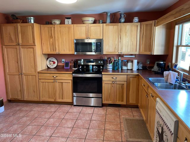 1033 Hudson Avenue, Stillwater, NY 12170