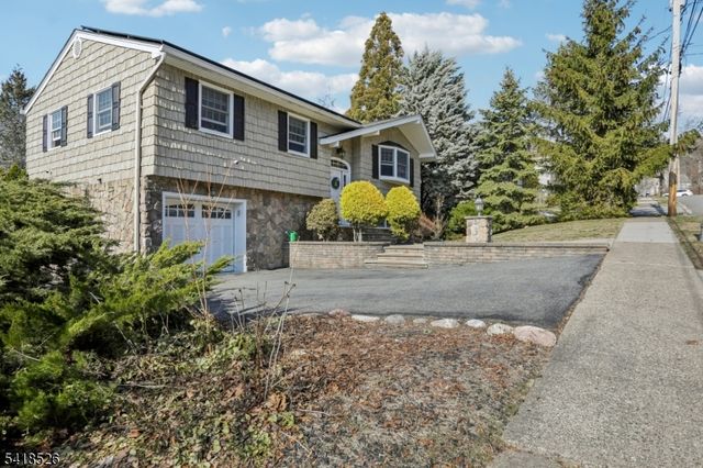 27 Borman Dr, Wanaque Boro, NJ 07465