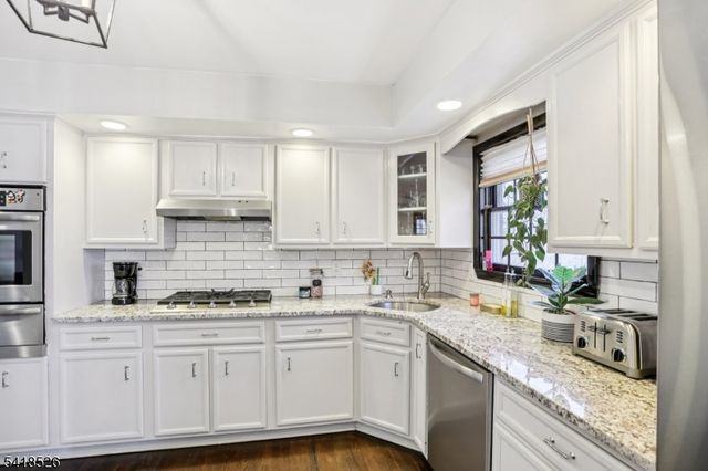 27 Borman Dr, Wanaque Boro, NJ 07465